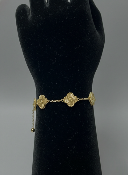 Golden Bloom Clover Bracelet | Bracelets | Jueria