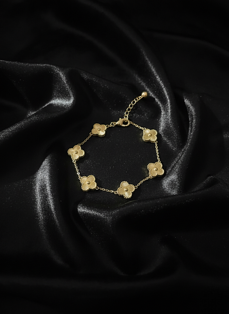 Golden Bloom Clover Bracelet | Bracelets | Jueria
