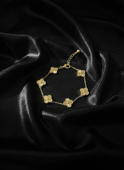 Golden Bloom Clover Bracelet | Bracelets | Jueria