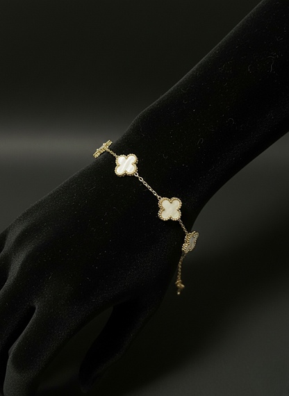 Mother of Pearl Clover Charm Bracelet | Bracelet | Jueria