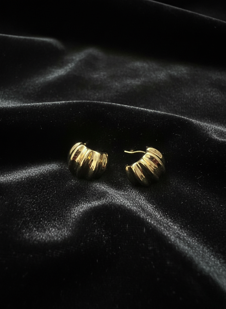 Golden Ridge Hoop Earrings | Earrings | Jueria