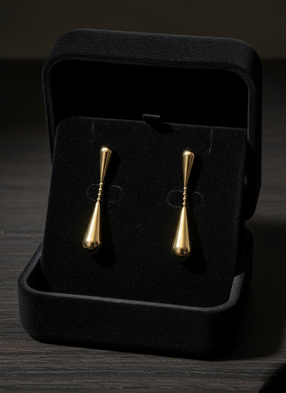 Minimalist Teardrop Gold Drop Earrings | Earrings |Jueria