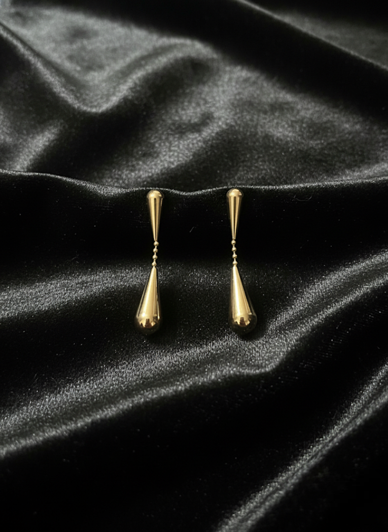 Minimalist Teardrop Gold Drop Earrings | Earrings |Jueria
