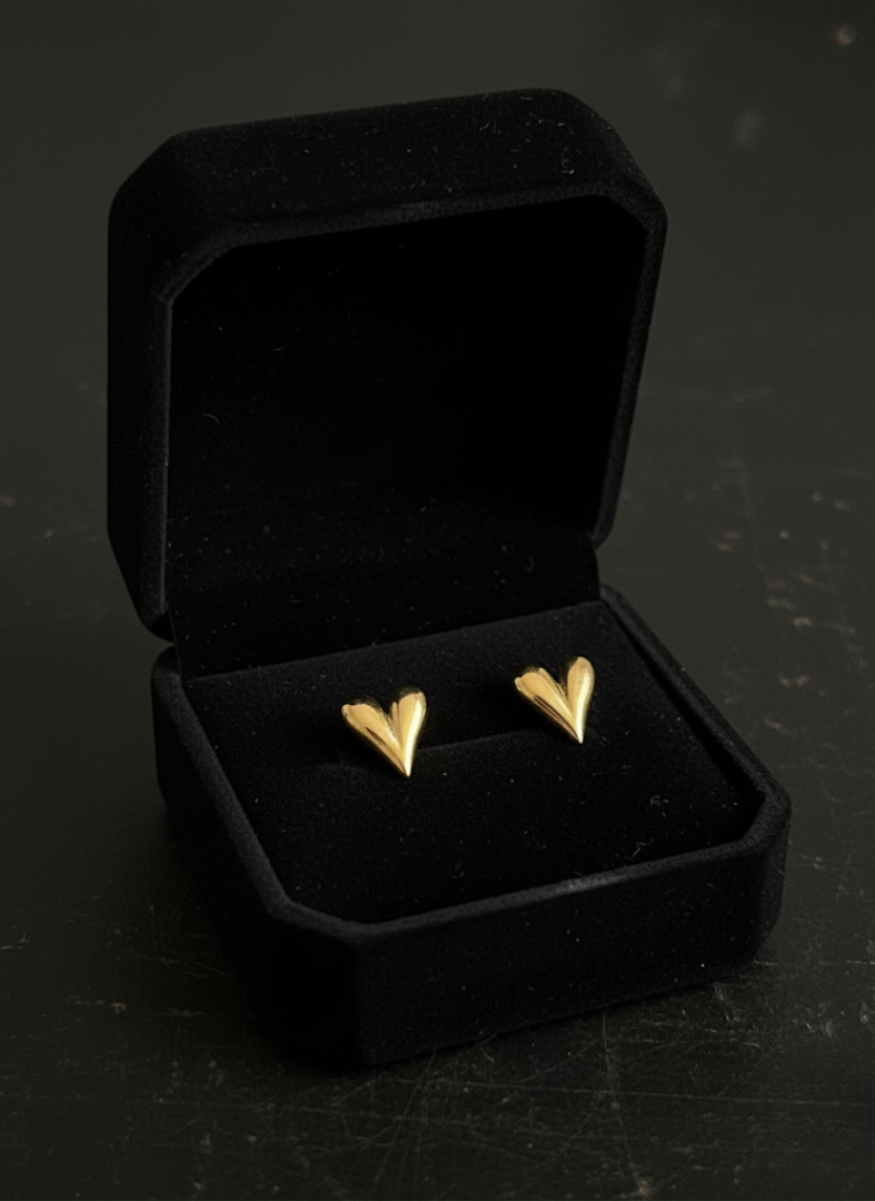 Golden Heart Studs | Earrings | Jueria