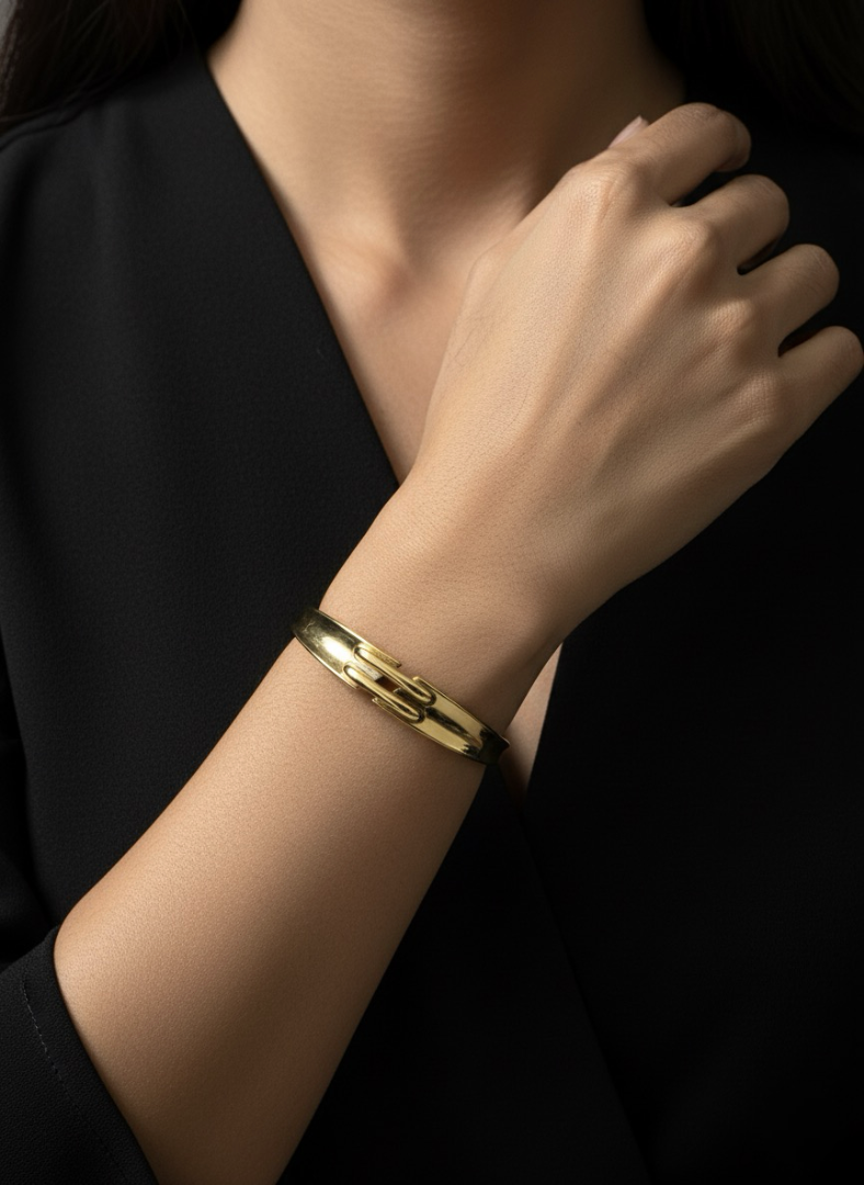 Golden Interlocking Bar Cuff Bracelet | Jueria