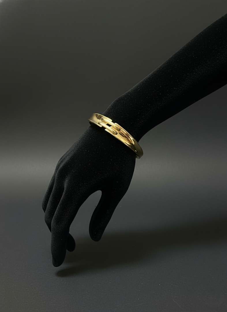Golden Interlocking Bar Cuff Bracelet | Jueria