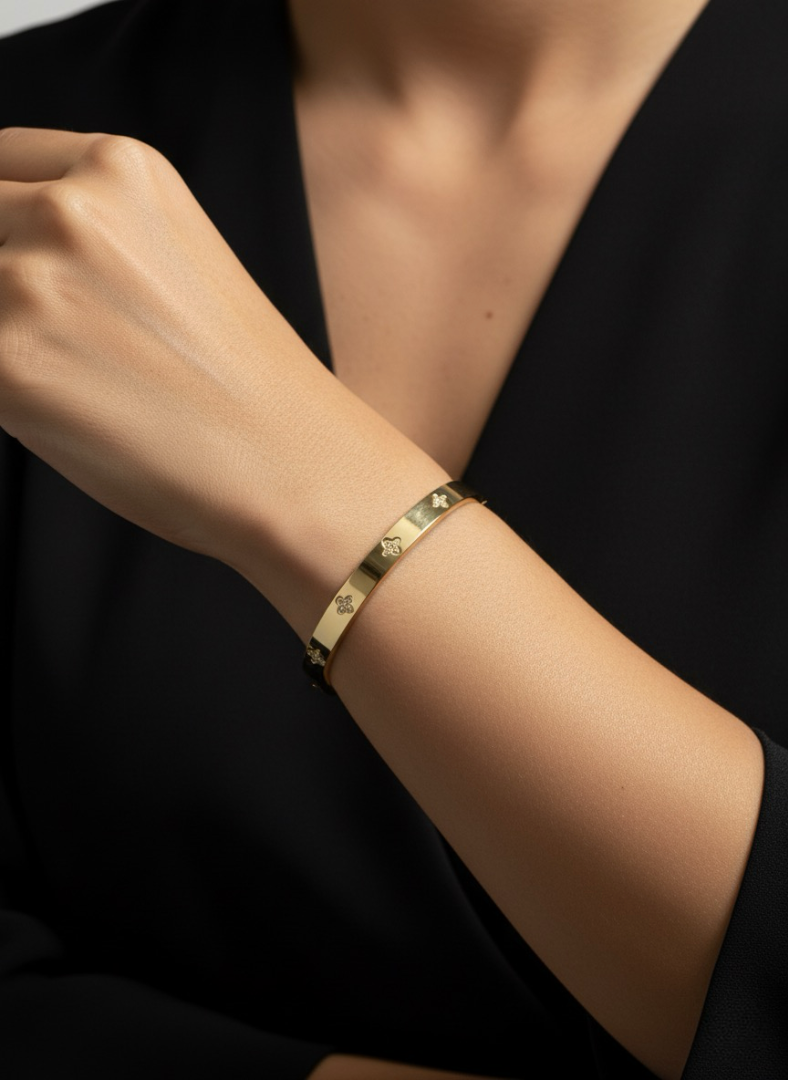 Golden Clover Charm Bangle Bracelet | Jueria