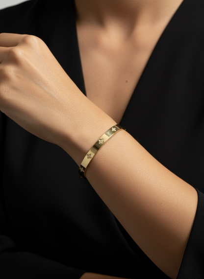 Golden Clover Charm Bangle Bracelet | Jueria