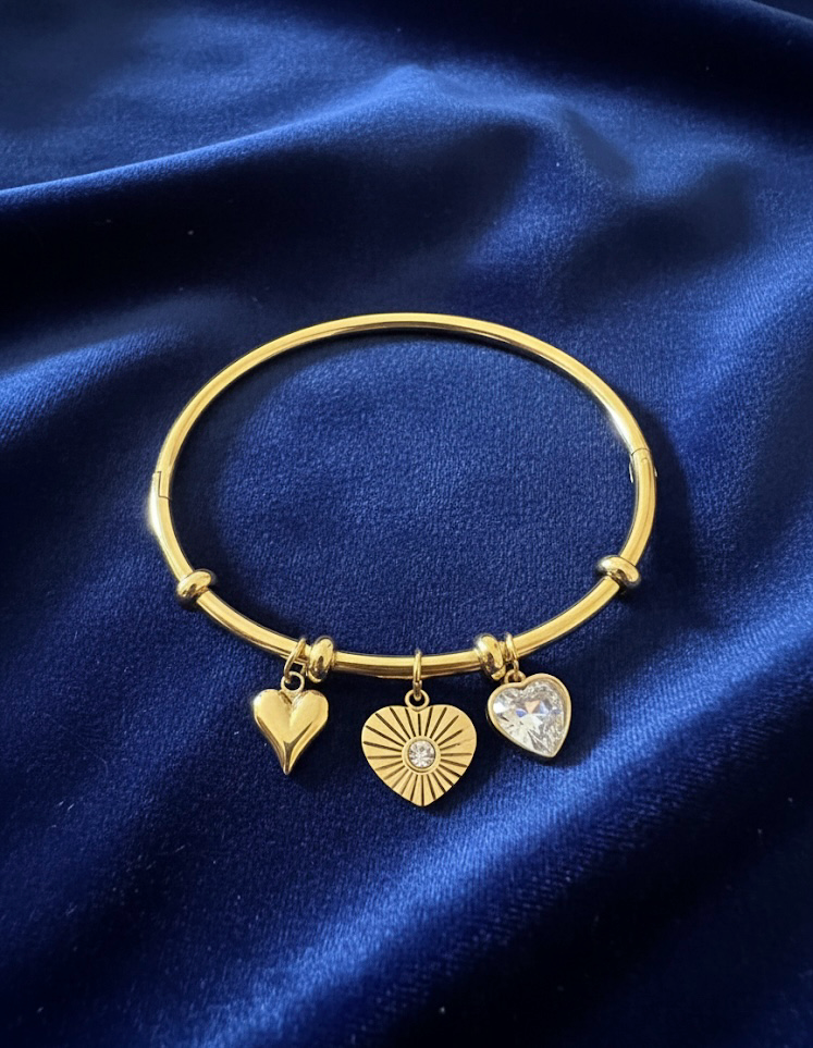 Golden Heart Charm Bangle | Jueria