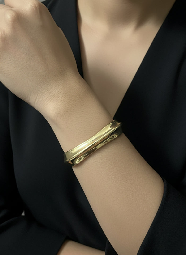 Golden Serenity Cuff Bracelet | Jueria