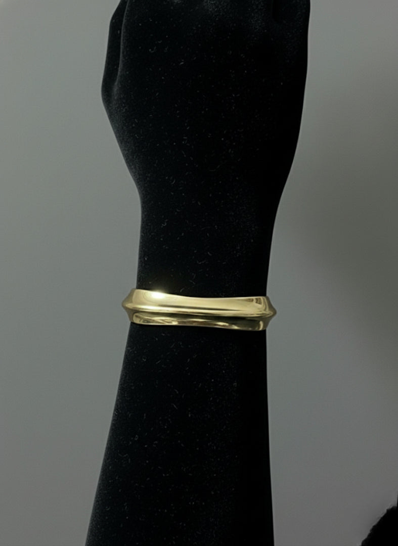 Golden Serenity Cuff Bracelet | Jueria