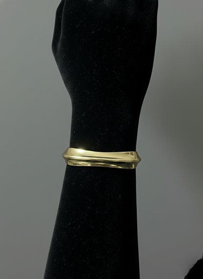Golden Serenity Cuff Bracelet | Jueria