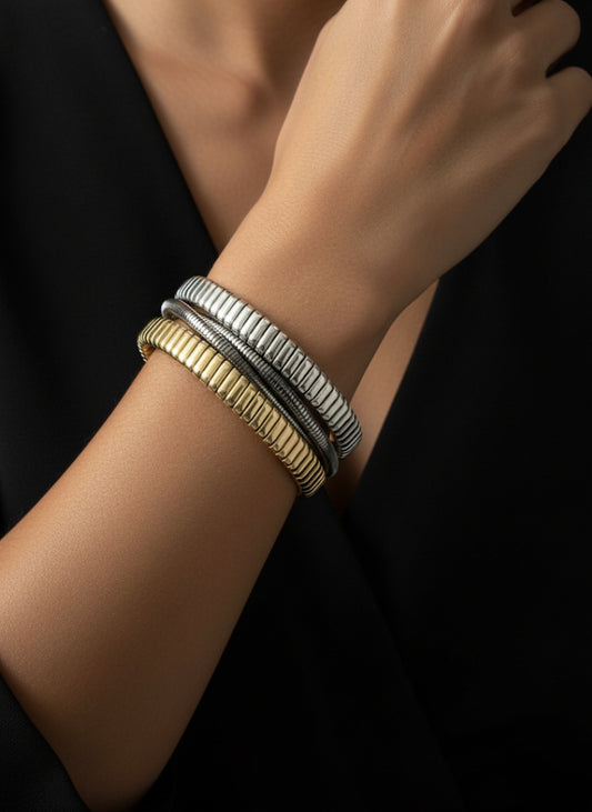 Dual-Tone Ribbed Coil Bracelet | Jueria