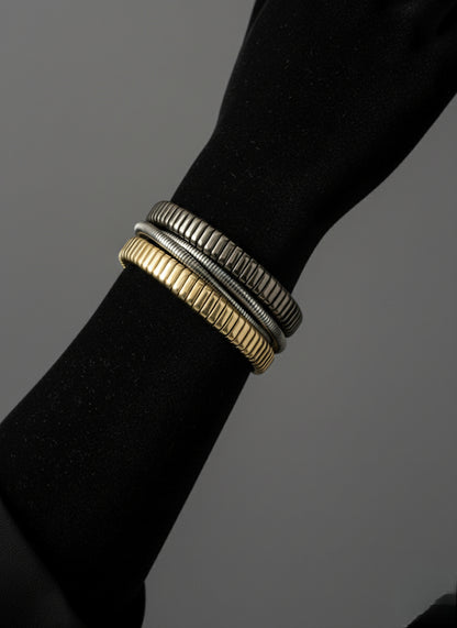 Dual-Tone Ribbed Coil Bracelet | Jueria