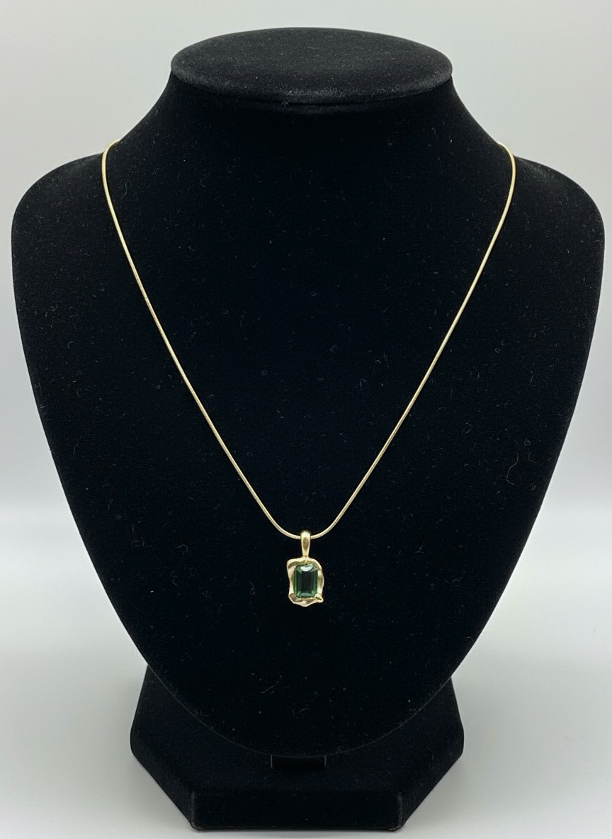 Verdant Wave Gold Pendant | Green Gemstone Pendent | Jueria