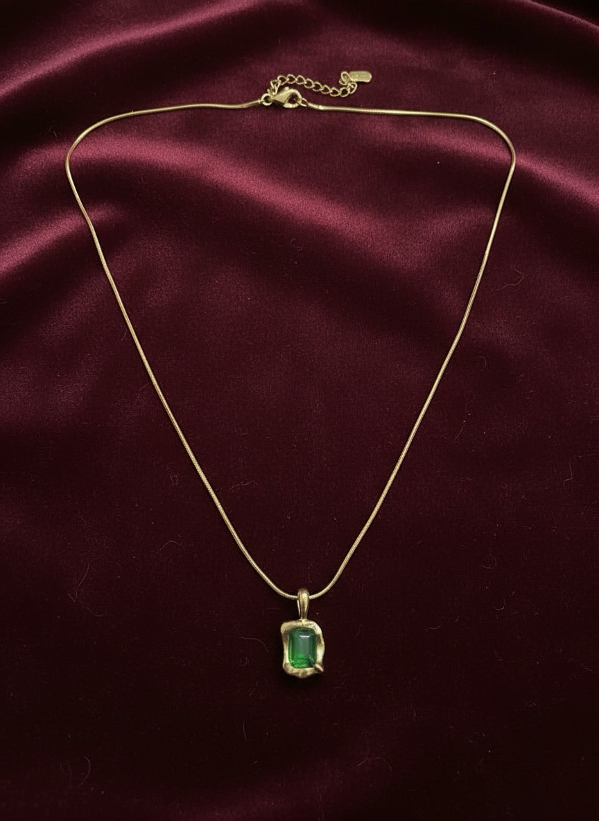 Verdant Wave Gold Pendant | Green Gemstone Pendent | Jueria