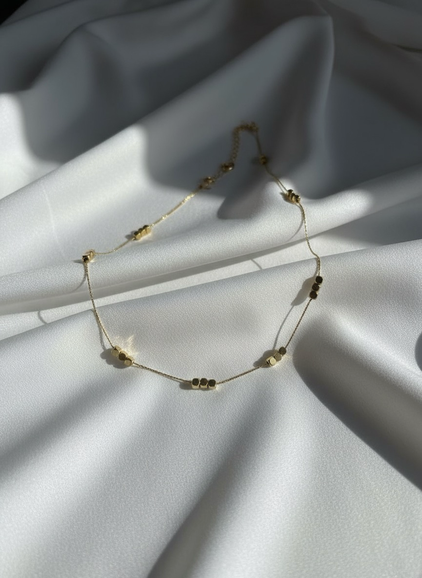 Golden Minimalist Dots Necklace | Golden Minimalist Dots Necklace | Jueria