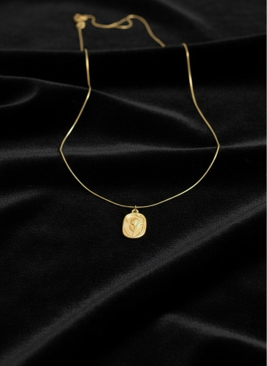 Golden Bloom Pendant Necklace | High-Quality, Anti-Tarnish | Jueria