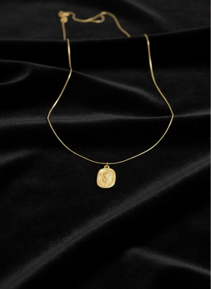 Golden Bloom Pendant Necklace | High-Quality, Anti-Tarnish | Jueria