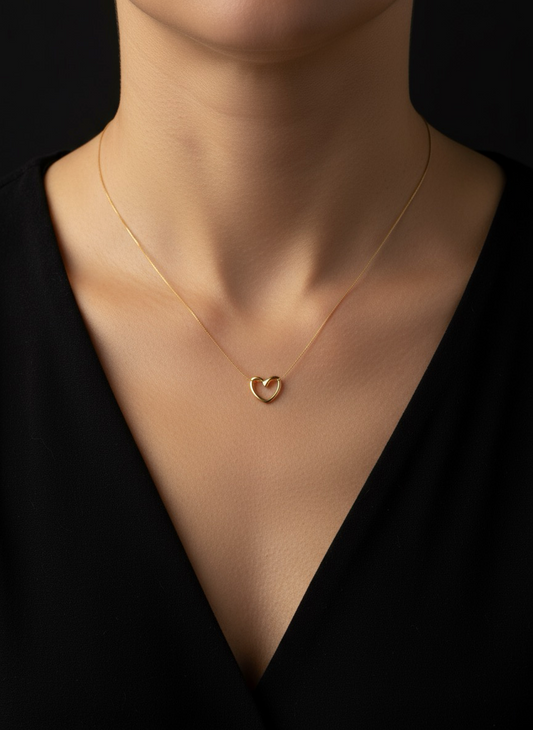 Golden Heart Minimalist Necklace | Beautiful Gift To Girlfriend | Jueria
